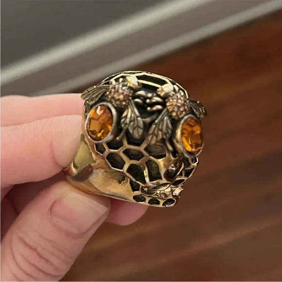 Alexander McQueen Honeycomb Skull Bee Ring - Picture 5 of 17